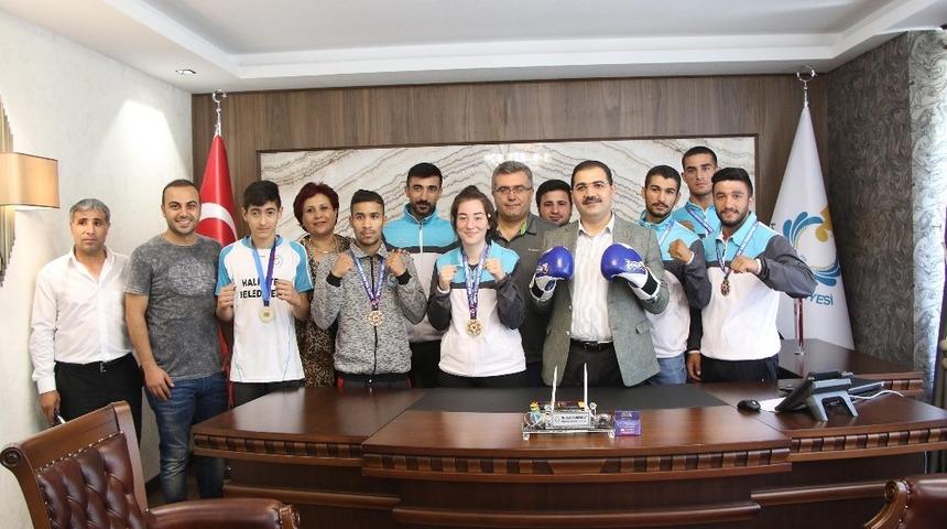 Şampiyonlar Canpolat ile buluştu