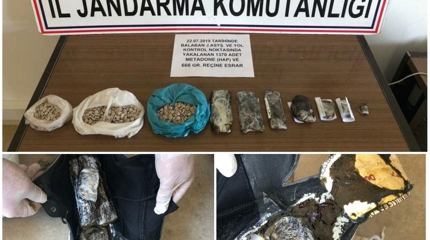 İran uyruklu yolcunun ayakkabı tabanından uyuşturucu madde &ccedil;ıktı