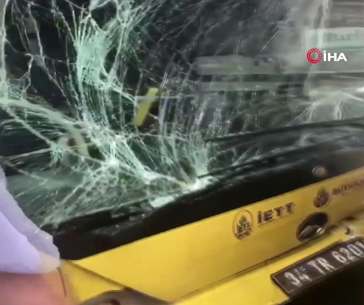 Son dakika! İstanbul'da iki metrob&uuml;s kaza yaptı: Yaralılar var