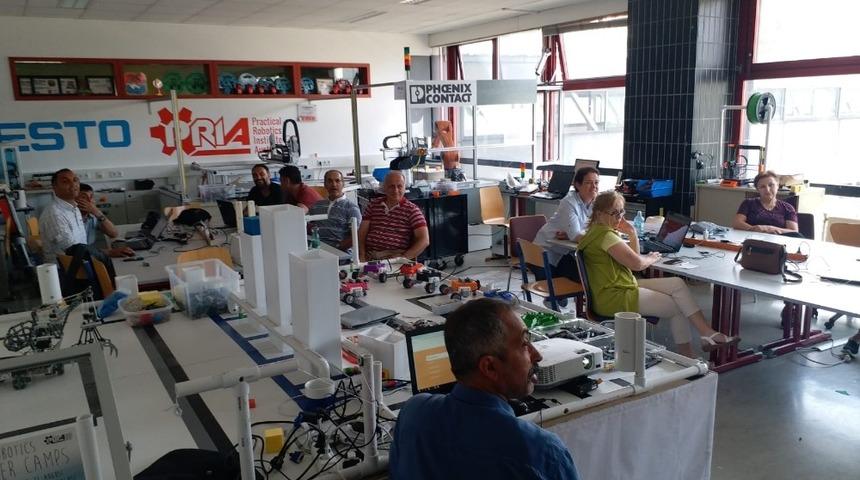 &Ouml;ğretmenler Avrupa&rsquo;da Bilişim Teknolojilerini derste Kullanma Yeterliliklerini Arttırdı