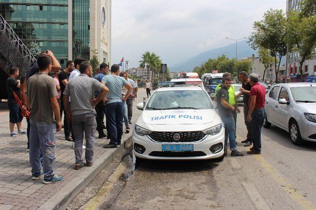 Bursa’da yağmur kaza getirdi: 5 araç birbirine girdi