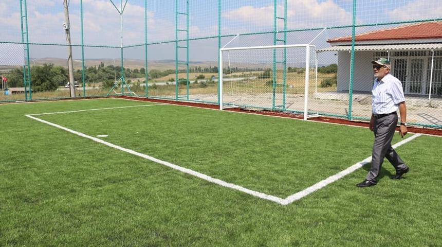 İn&ouml;n&uuml;&rsquo;de halısaha tesislerinde sona yaklaşıldı