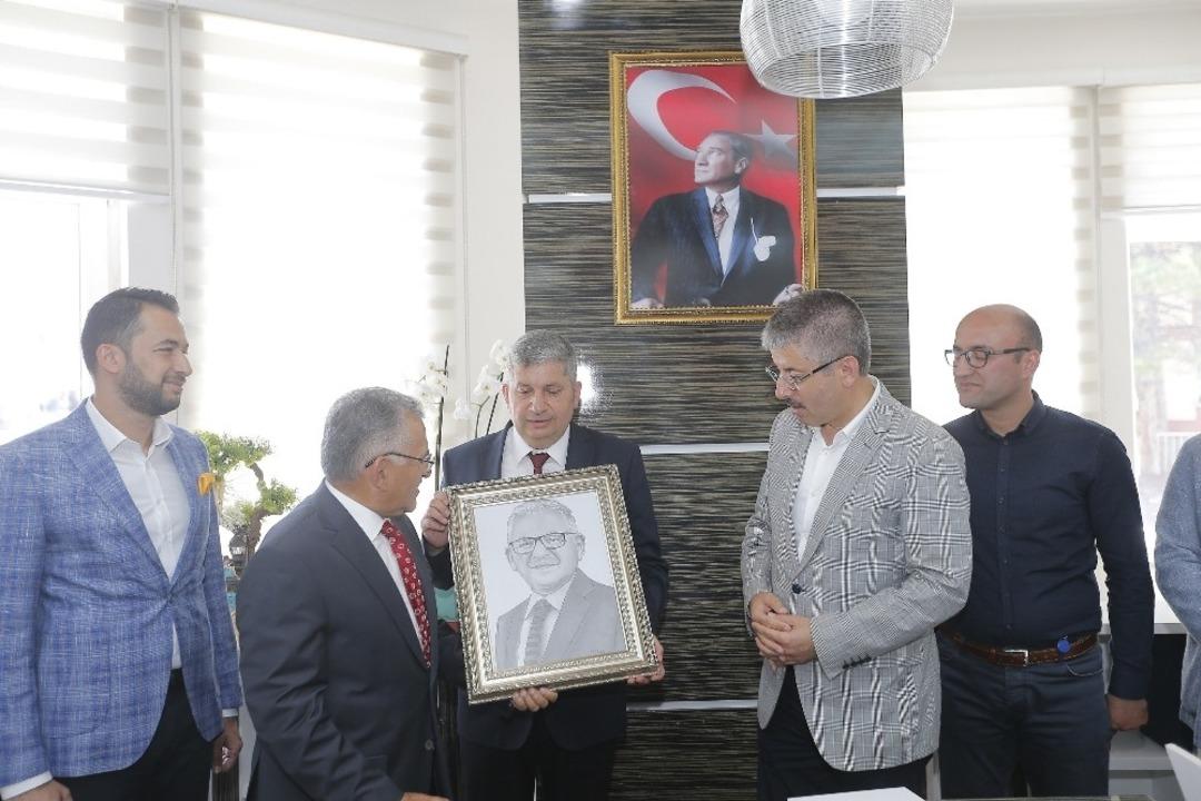 Başkan B&uuml;y&uuml;kkılı&ccedil;, il&ccedil;e ziyaretlerini B&uuml;nyan ile s&uuml;rd&uuml;rd&uuml;