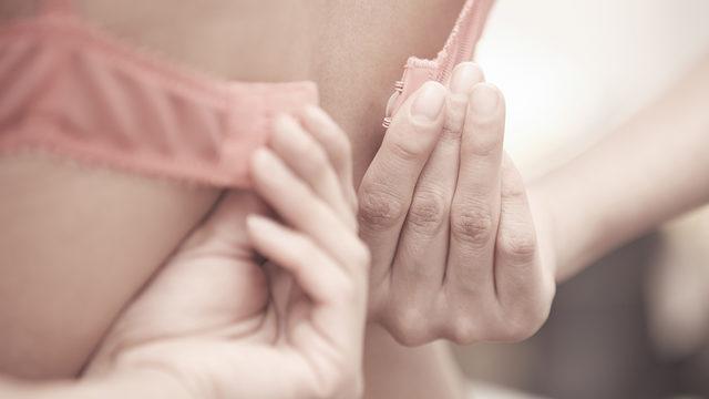 Şınav çekmek, rezene çayı içmek göğüs büyütür mü? İşte göğüsler hakkında ortaya atılan efsaneler