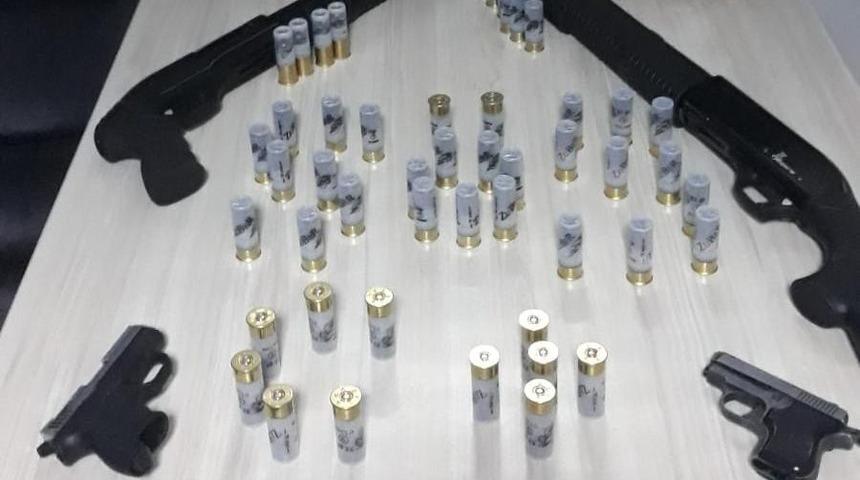 Kavga etmeye giden grubun &uuml;zerinden cephanelik &ccedil;ıktı