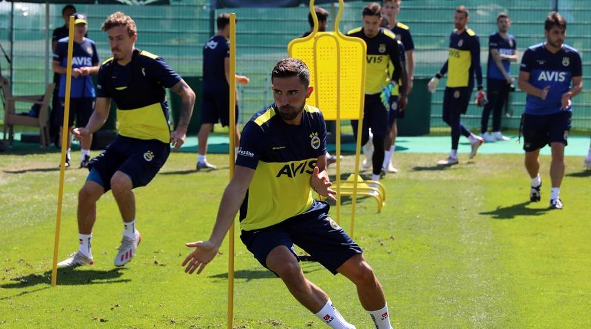 Fenerbah&ccedil;e, g&uuml;n&uuml;n ilk &ccedil;alışmasını tamamladı