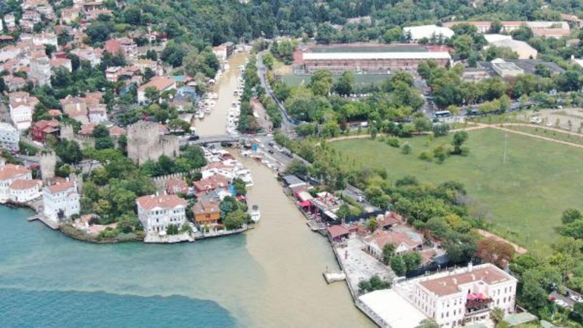 İstanbul Boğazı'nın rengi değişti
