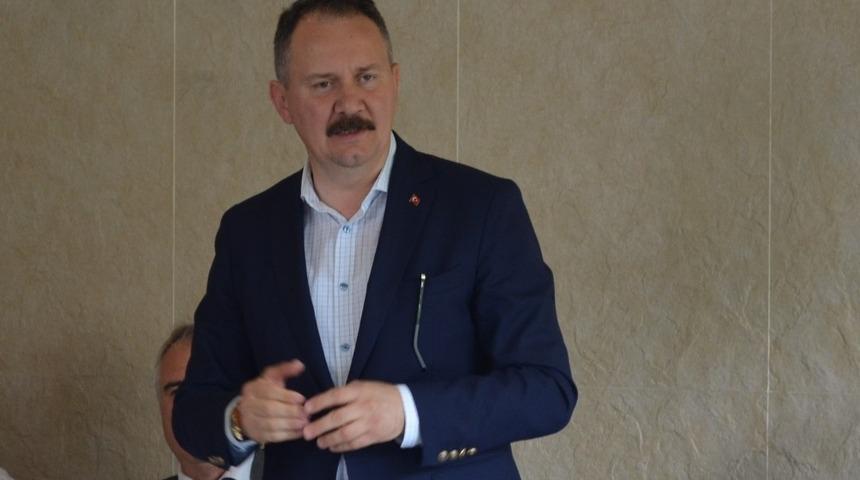 AK Parti İl Başkanı &Ouml;zcan gazetecilerin g&uuml;n&uuml;n&uuml; tebrik etti