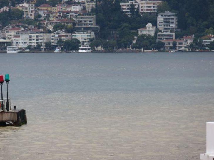 İstanbul Boğazı'nın rengi değişti G3