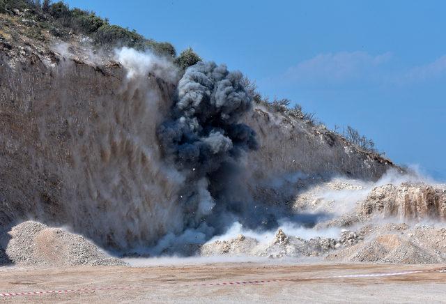 Yol &ccedil;alışmasında bulunan havan topu mermisi kontroll&uuml; patlatıldı 4