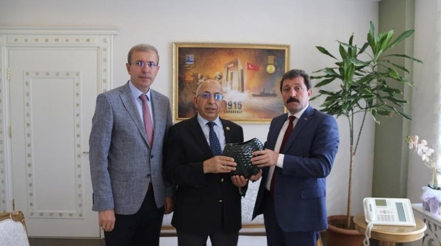 Rekt&ouml;r Murat&rsquo;tan Vali Tavlı&rsquo;ya ziyaret