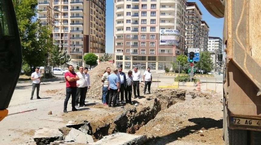 Cumhuriyet Caddesinde İ&ccedil;me Suyu Hattı D&ouml;şemesine Başlandı
