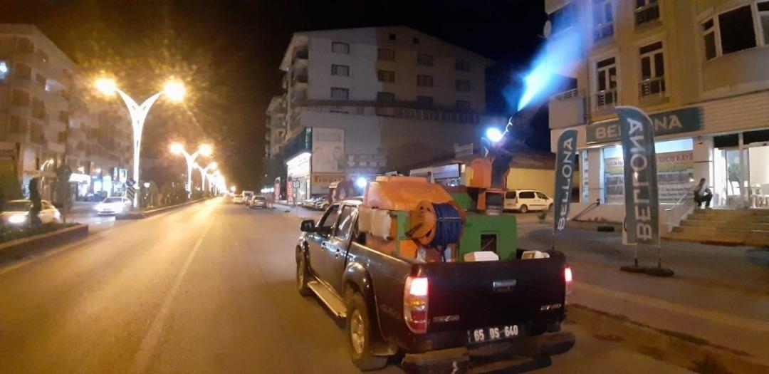 Erciş&rsquo;te mahallelerde ila&ccedil;lama &ccedil;alışmaları devam ediyor