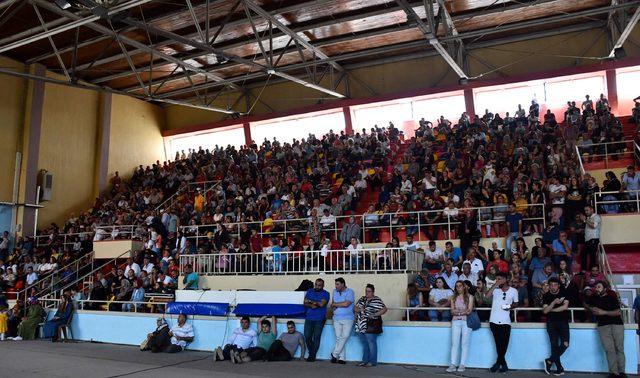 Çorlu'da TOKİ'den ev sahibi olanlar duygulu anlar yaşadı (2)