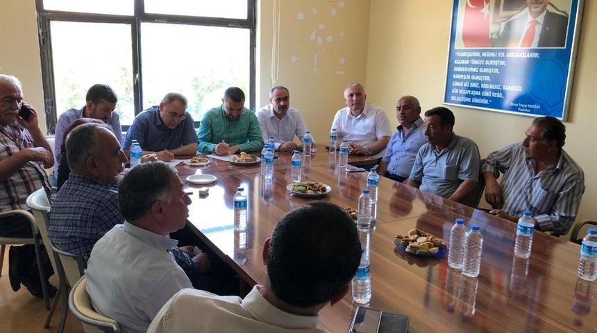 AK Parti milletvekilleri A&ccedil;ıkg&ouml;z ve Menekşe k&ouml;y muhtarları ile bir araya geldi