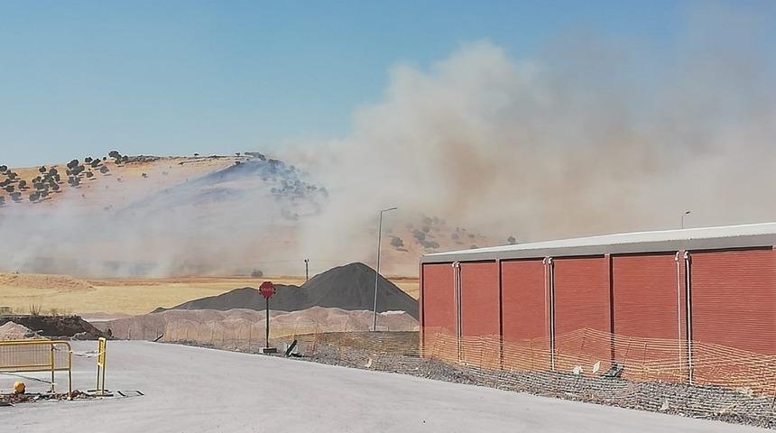Mazıdağı&rsquo;nda 2 farklı noktada yangın