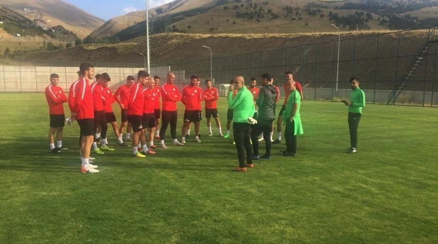 Karaköprü Belediyespor Erzurum’da kampa girdi