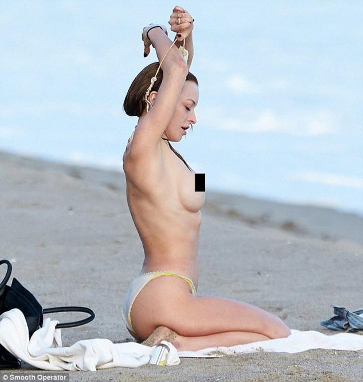 Usta ismin kızı üstsüz güneşlendi G5