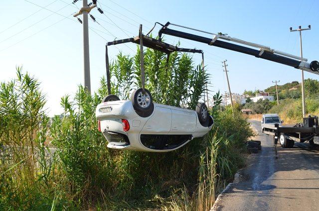 Didim’de otomobil dereye uçtu