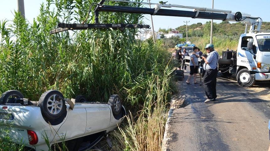 Didim’de otomobil dereye uçtu