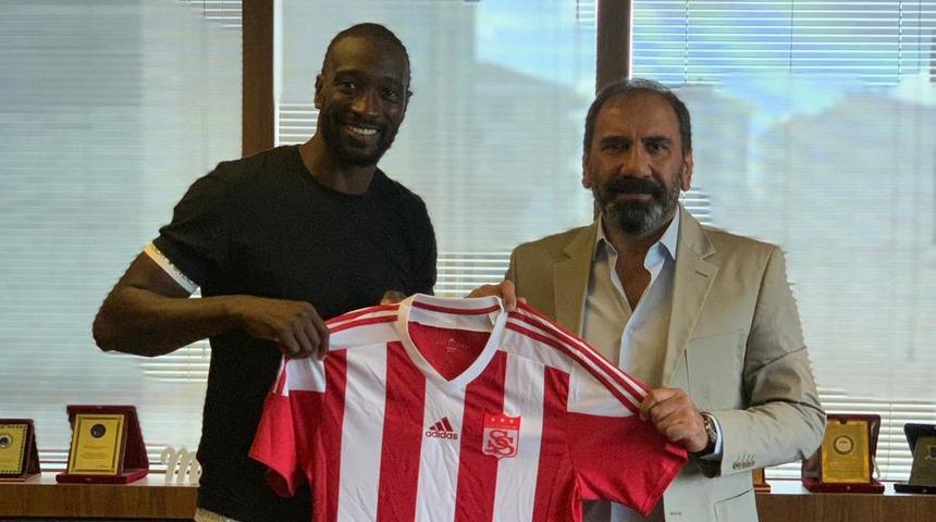Demir Grup Sivasspor Mustapha Yatabare ile 2 yıllık sözleşme imzaladı