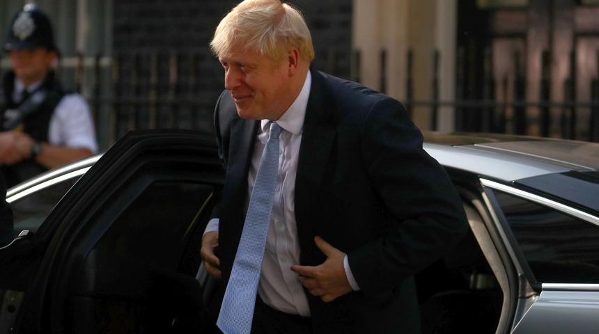 İngiltere Başbakanı Boris Johnson görevi aldı, ilk mesajı bu oldu