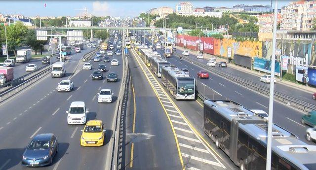 Zeytinburnu'nda arızalı metrobüs yoğunluğa neden oldu