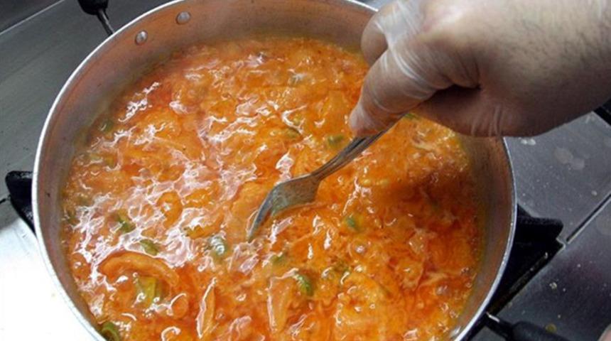 Cumhurbaşkanlığı'ndan 'menemen soğanlı mı yapılır, soğansız mı?' sorusuna yanıt