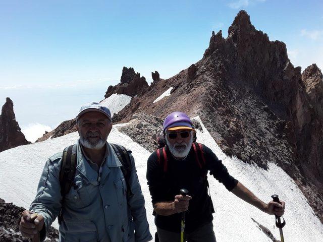 Dağcılar Kıbrıs Barış Harekatı Yıl Dönümünde Erciyes’e Tırmandı