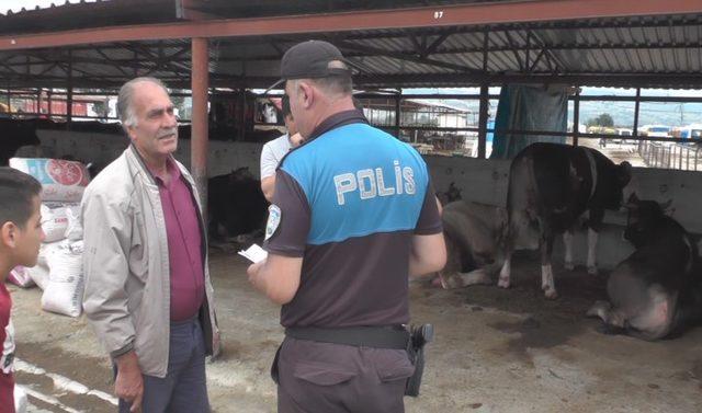 (Özel) Kurban pazarında polis sahte parayı uygulamalı anlattı