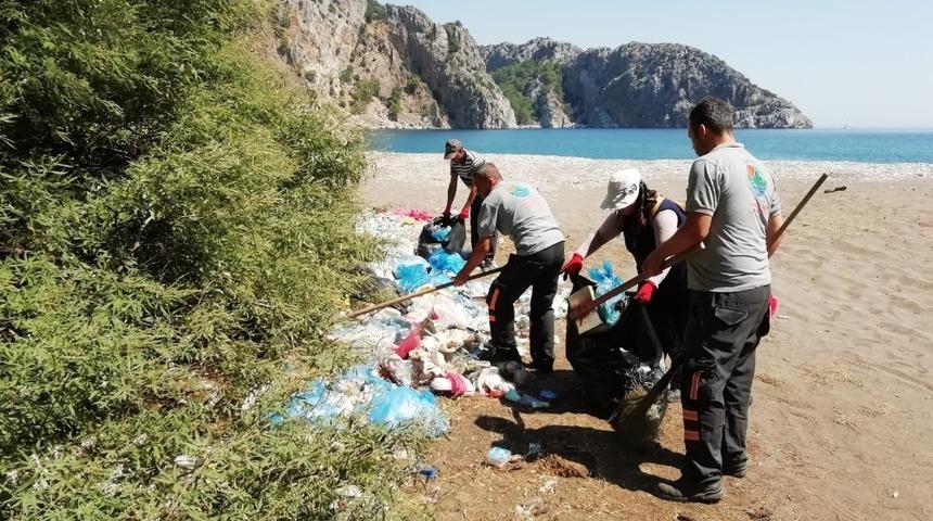 Adrasan Sazak Koyunda &ccedil;&ouml;p temizliği
