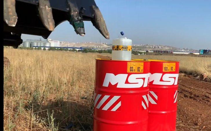 İş makinesi ile şişe kapağı açtı, binlerce beğeni topladı G3