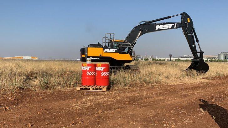 İş makinesi ile şişe kapağı açtı, binlerce beğeni topladı G1