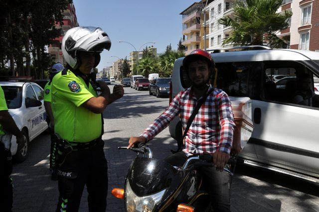 Motosiklet sürücülerine MOBESE'den kask denetimi