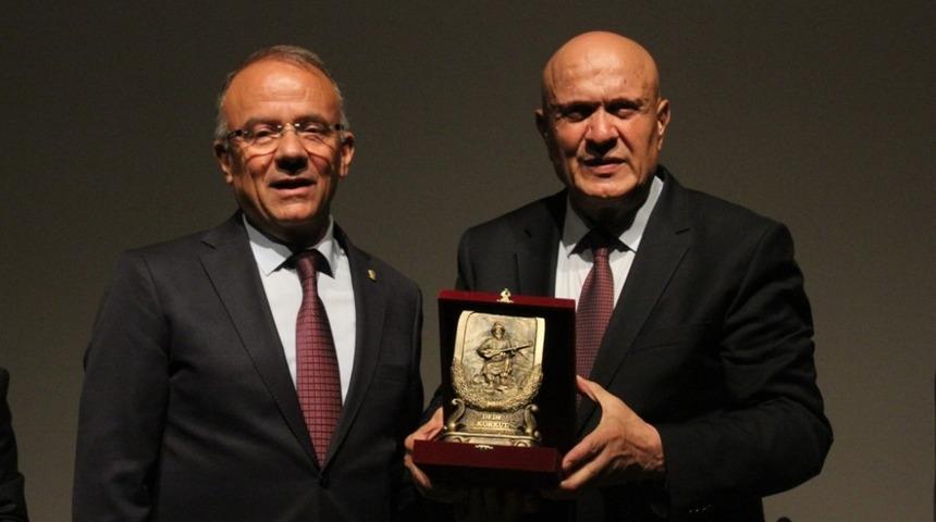 Şair Zihni Şiir Gecesi g&ouml;n&uuml;llere dokundu