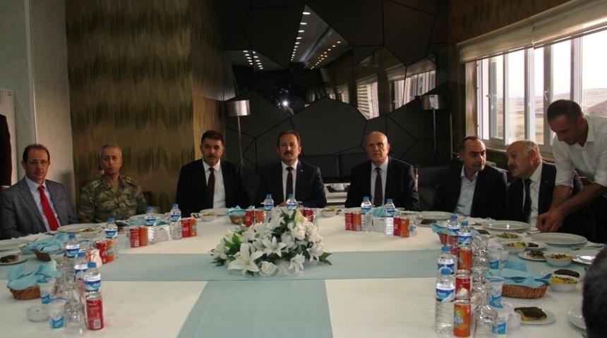 Başkan Pekmezci Bayburt dernekleri ile bir araya geldi