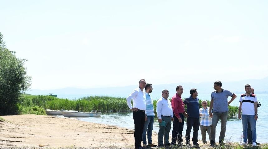 Başkan Kocaman Eşme sahilinde &ccedil;alışmaları inceledi