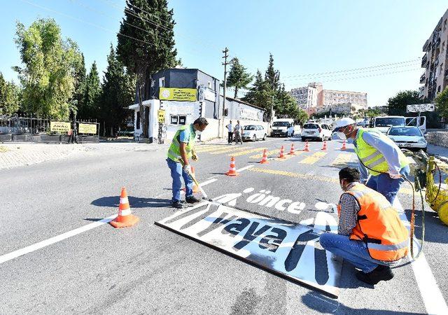 İzmir’de 170 noktada ’Önce Yaya’ uyarısı