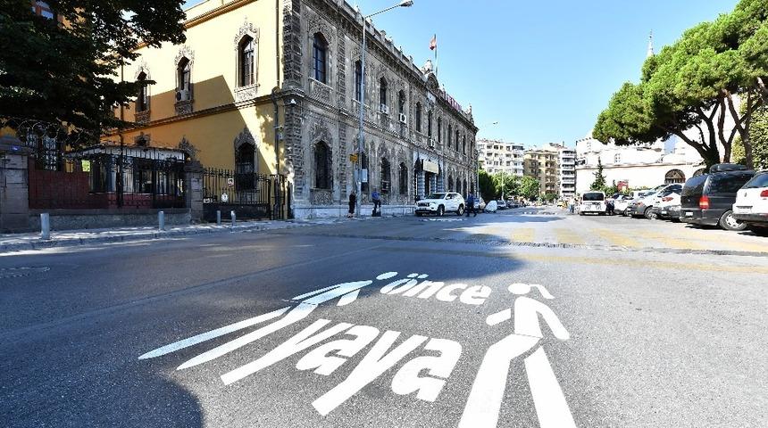 İzmir&rsquo;de 170 noktada &rsquo;&Ouml;nce Yaya&rsquo; uyarısı