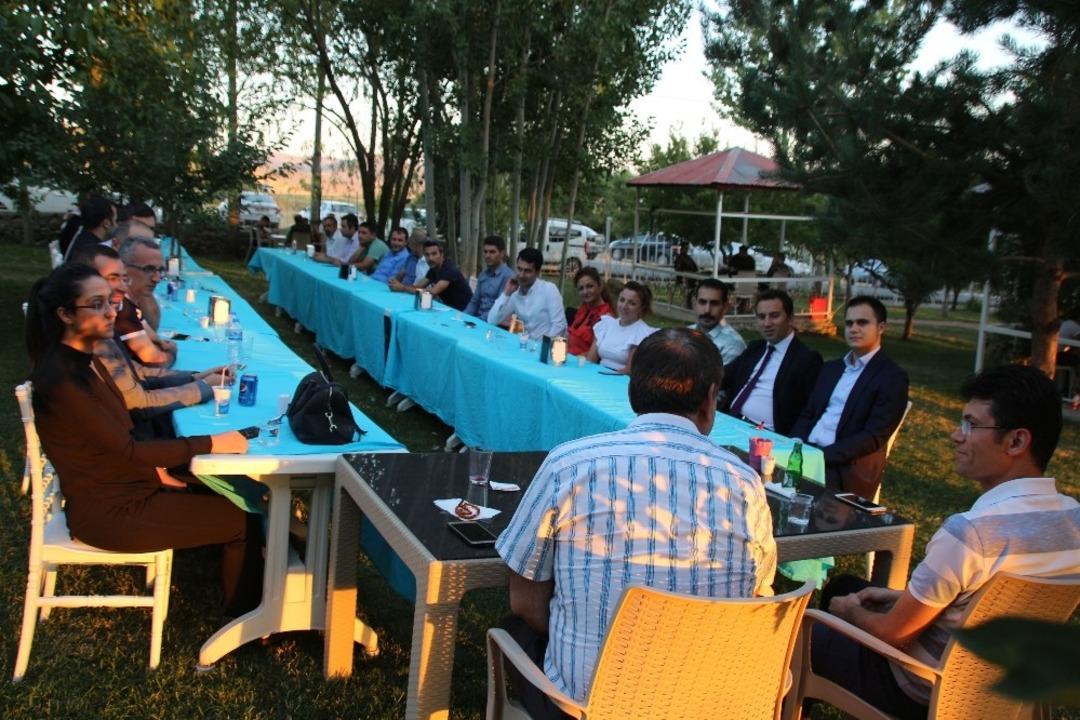 Varto Emniyet M&uuml;d&uuml;r&uuml; Yaylas i&ccedil;in veda yemeği