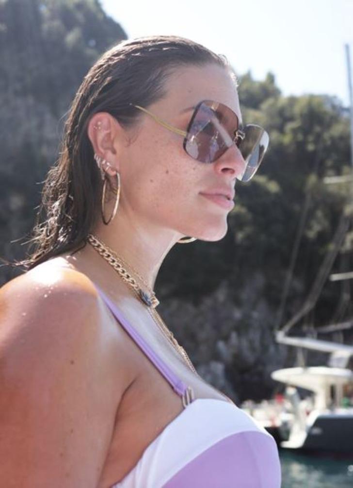 Kıvrımlı model Ashley Graham tatilde!  G4