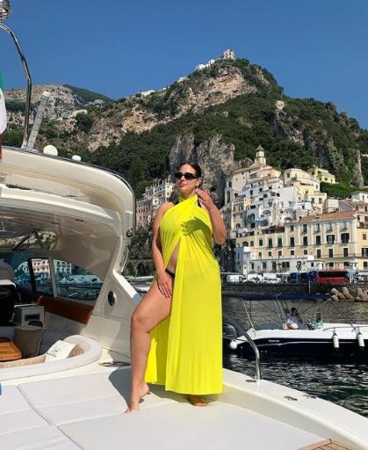 Kıvrımlı model Ashley Graham tatilde!  G1