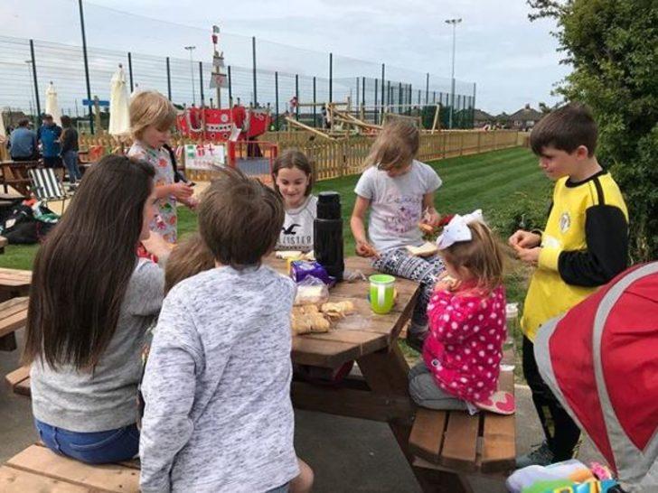 En kalabalık ailenin tek dileği: 'Bir an önce okullar açılsın!' G4