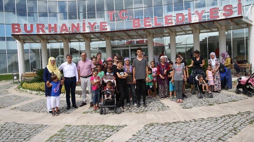 Burhaniye&rsquo;de &ccedil;ocukların erken bayram sevinci