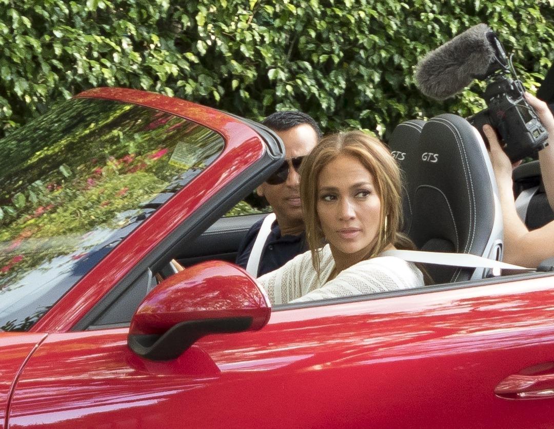 50 yaşına giren JLO'ya l&uuml;ks hediye