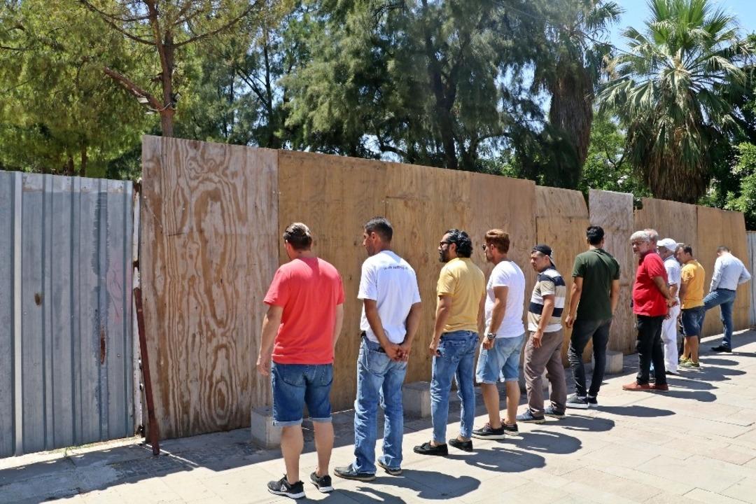 Vatandaş ve esnafın kapalı sokak sitemi