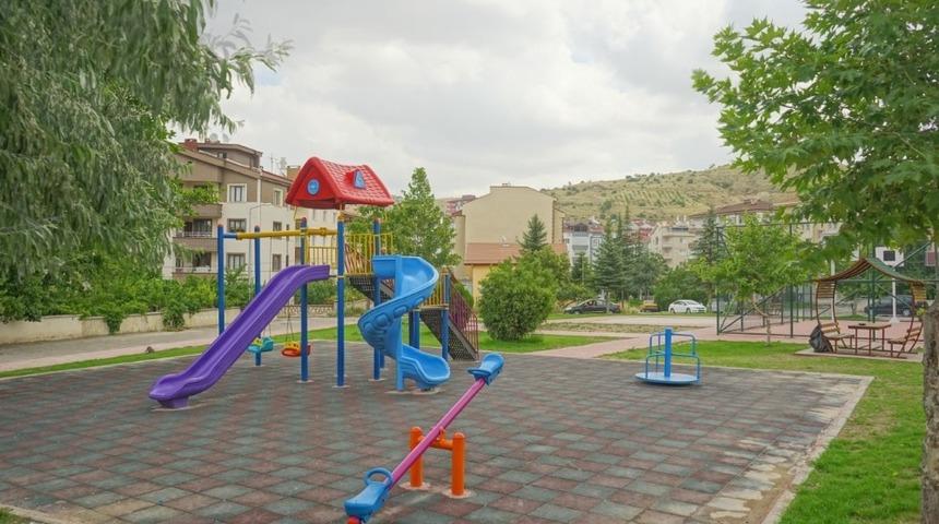 Mahallelerdeki &ccedil;ocuk parkları yenileniyor