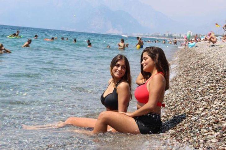 Turistler Konyaaltı'na akın etti G2