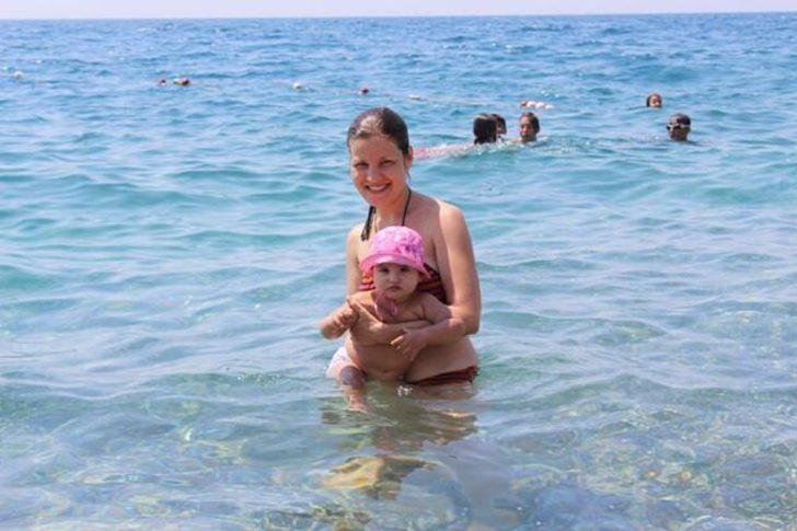 Turistler Konyaaltı'na akın etti G3