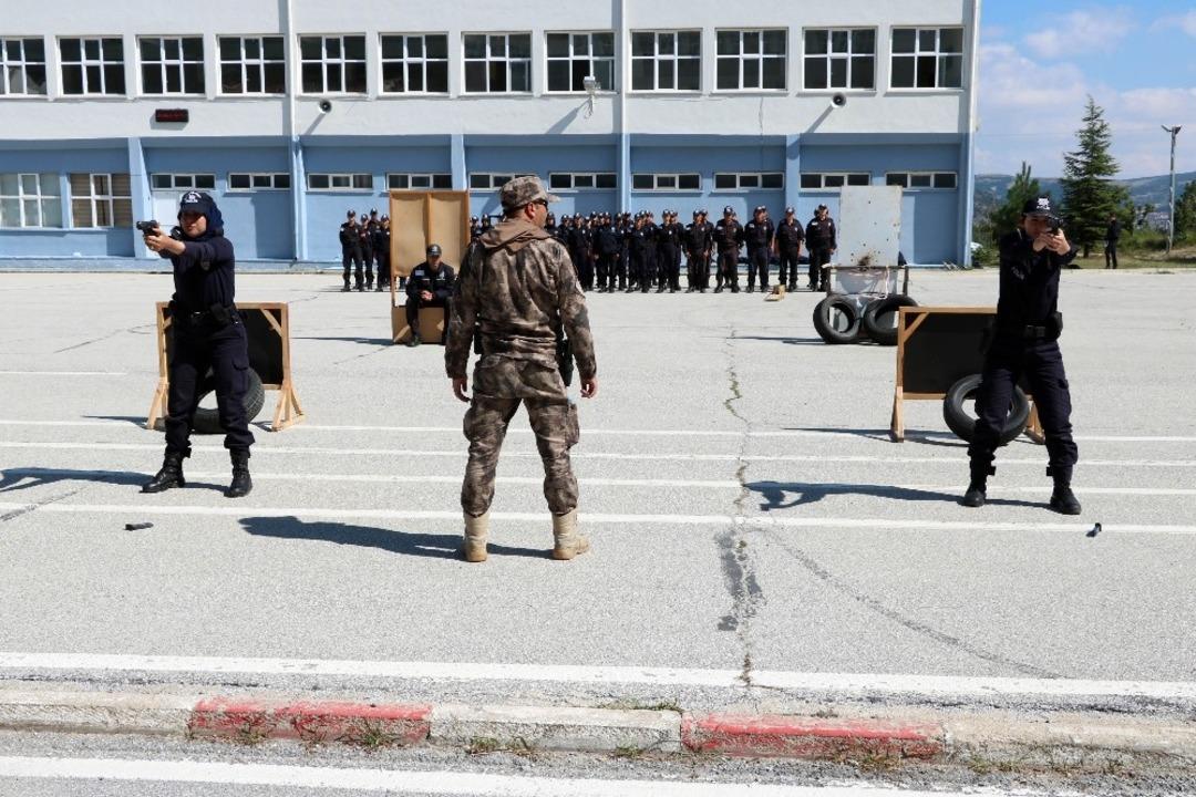 Polis adayları zorlu eğitim s&uuml;recinden ge&ccedil;iyor